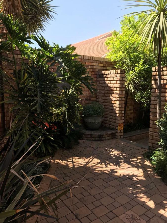 Le Cozmo Guesthouse Johannesburg Zewnętrze zdjęcie
